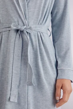 Bata de Modal con Detalle de Encaje