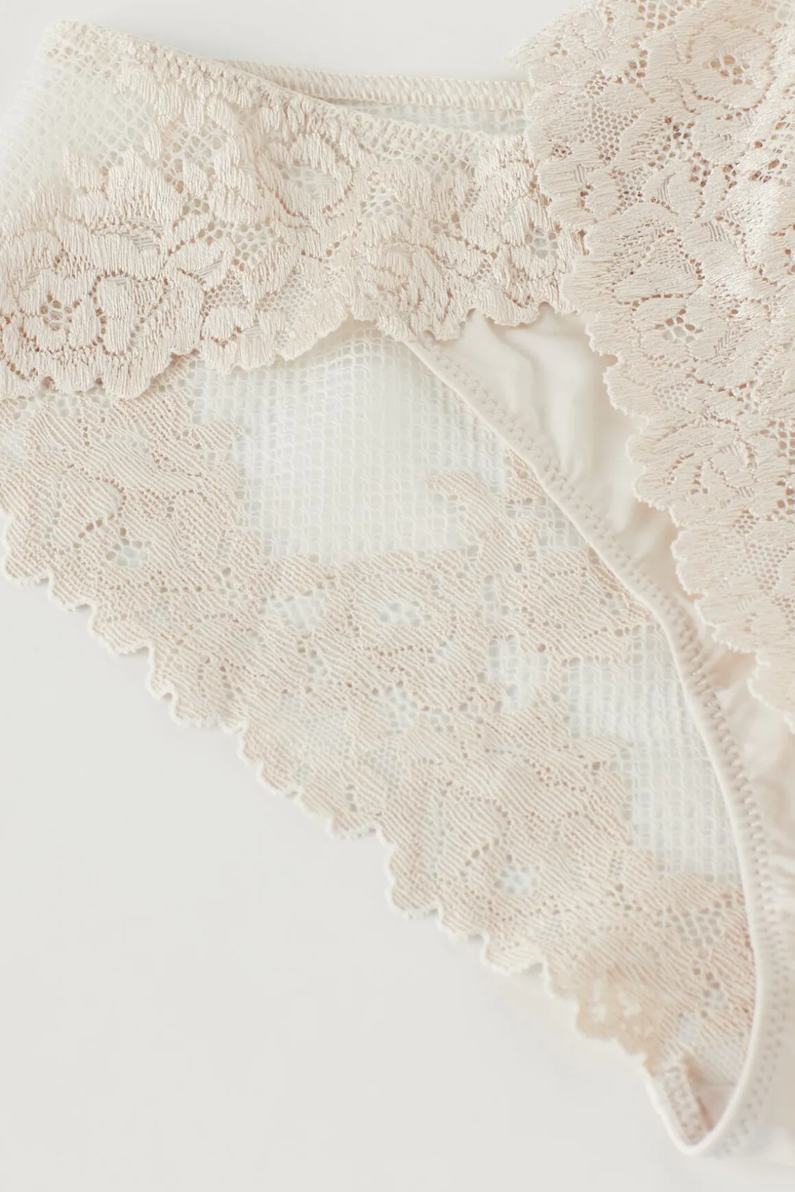 Braga transparente en parte trasera con microfibra y encaje Pretty Flowers