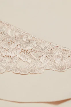 Braguita de algodón sin costuras con encaje