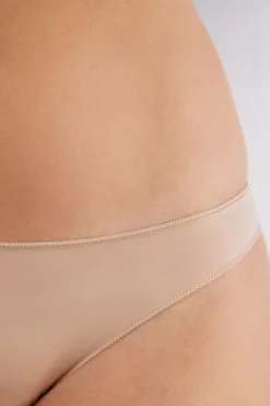 Braguita de Talle Bajo en Microfibra Ultraligera