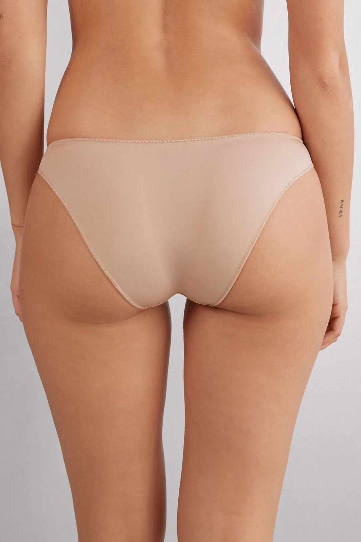 Braguita de Talle Bajo en Microfibra Ultraligera