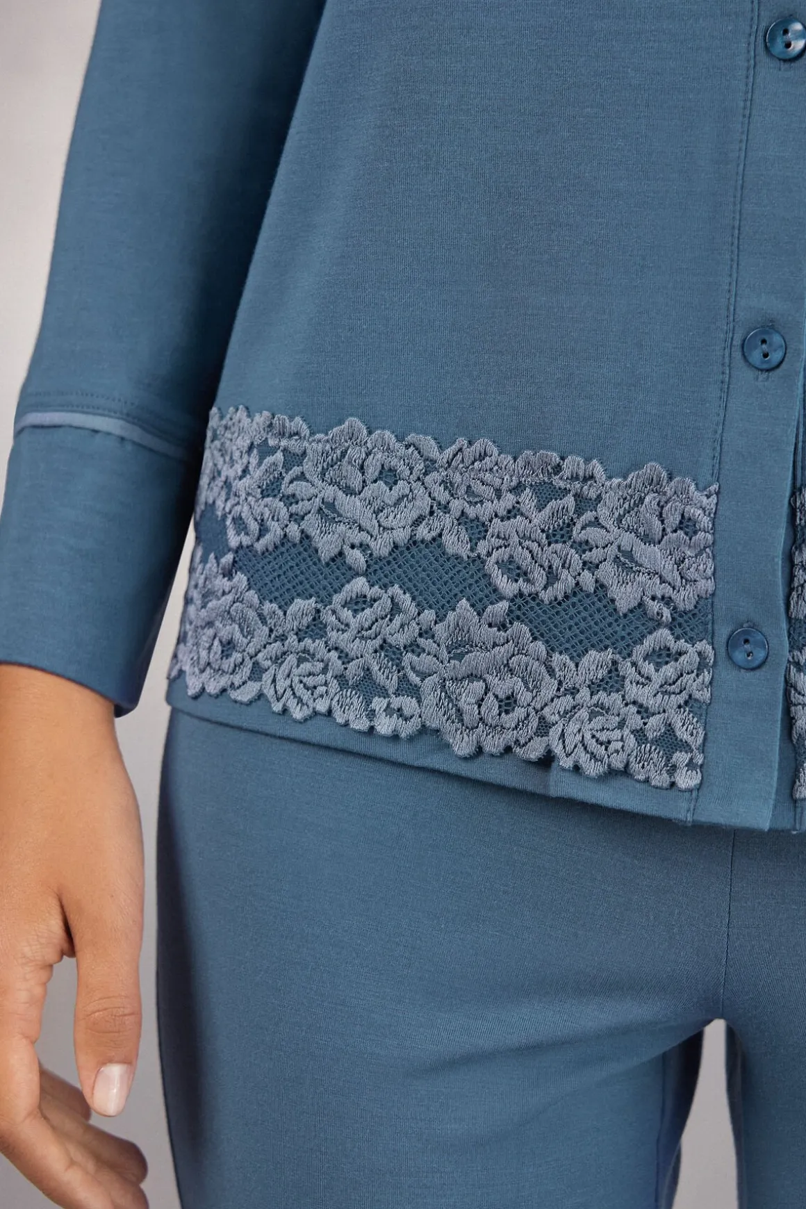 Camiseta con Abertura Frontal de Modal Pretty Flowers