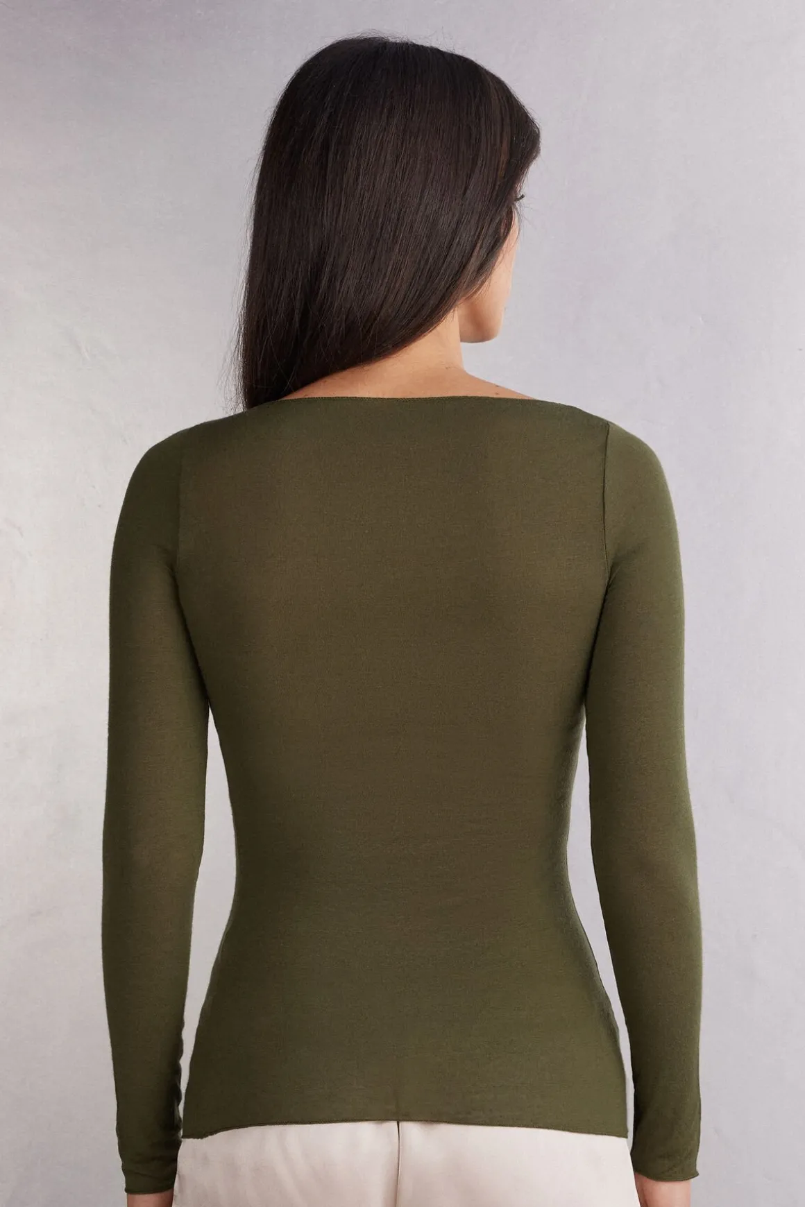 Camiseta con cuello barco en cashmere de manga Larga
