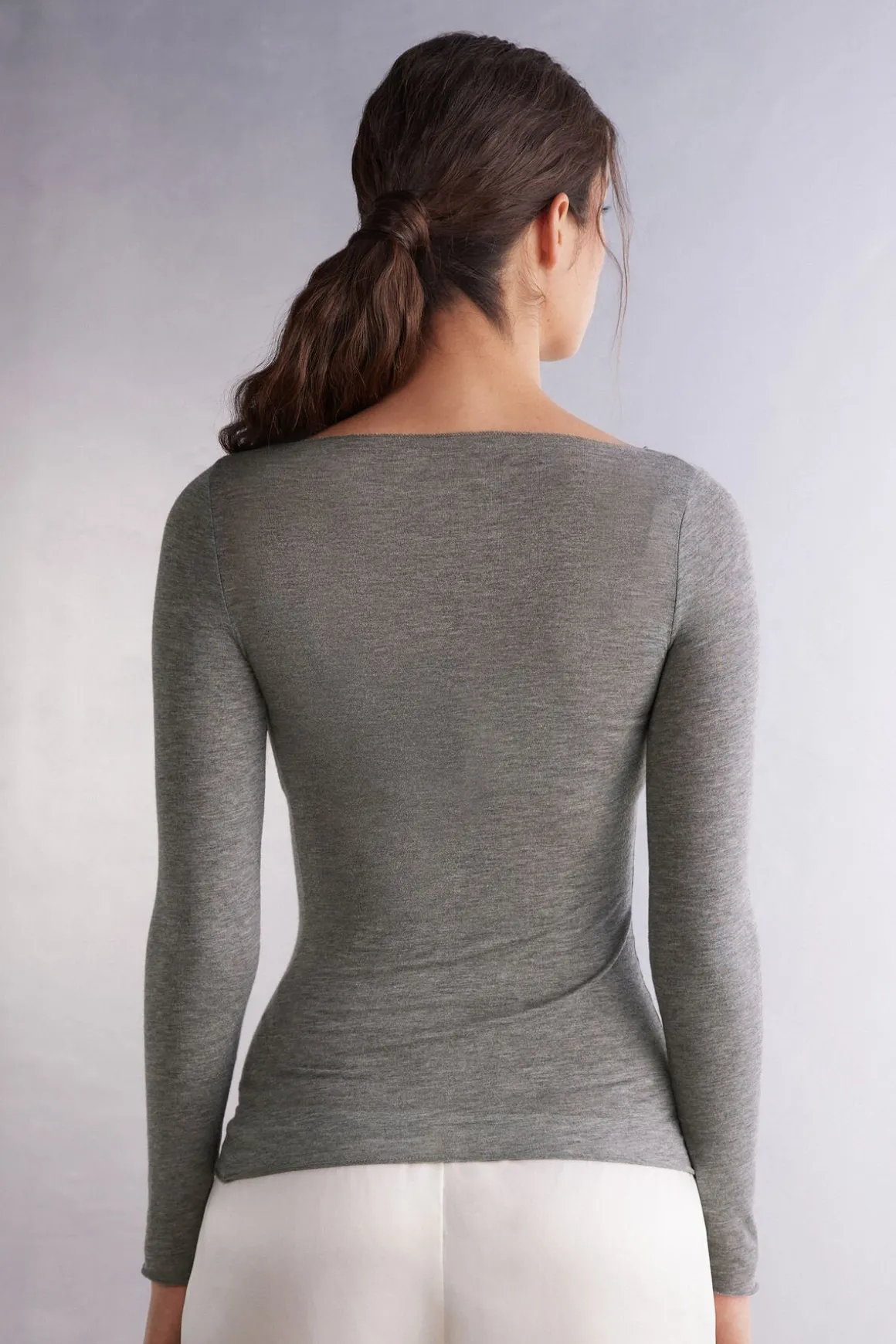 Camiseta con cuello barco en cashmere de manga Larga