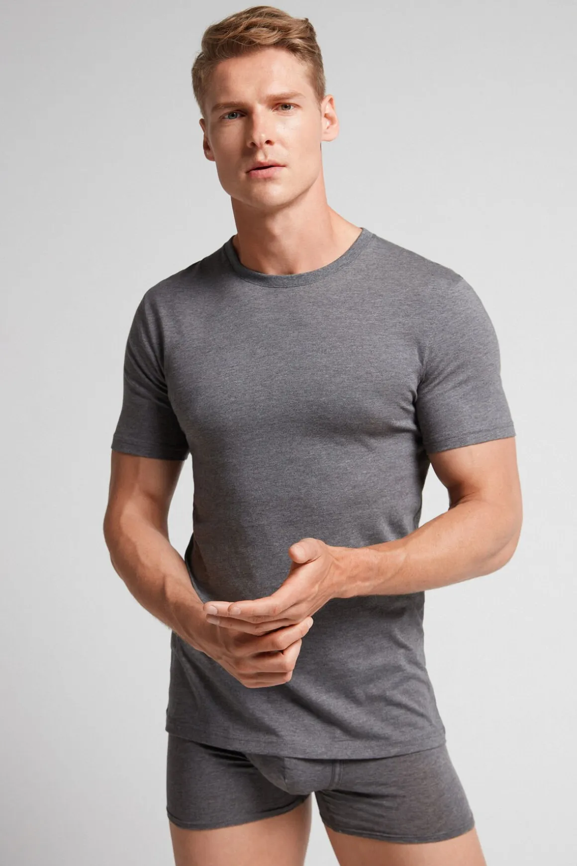 Camiseta con cuello redondo de algodón superior