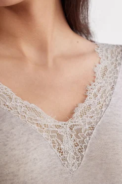 Camiseta con encaje de manga larga en modal y cashmere ultraligero
