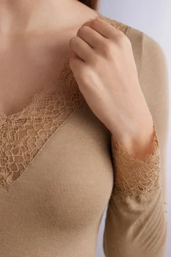 Camiseta con encaje de manga larga en modal y cashmere ultraligero
