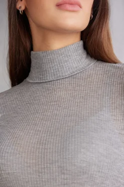 Camiseta de Cuello Alto Ultranatural con Cashmere