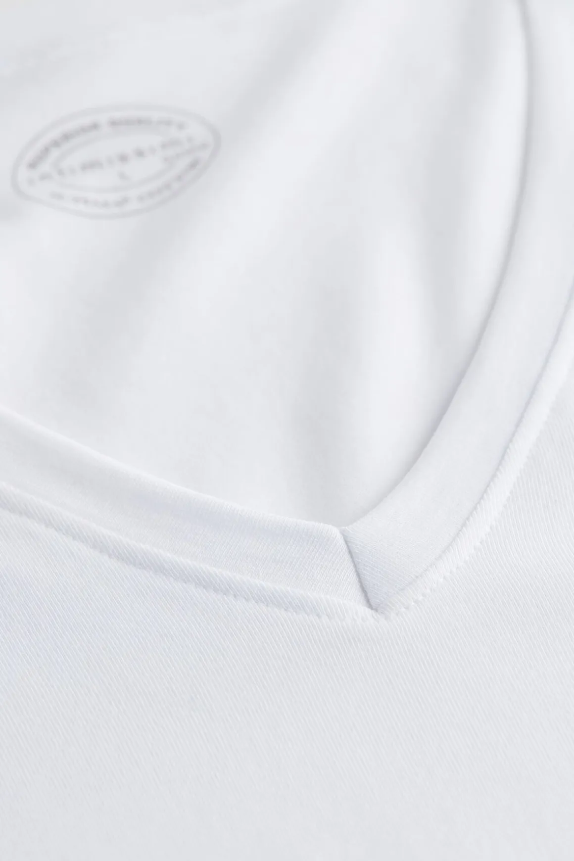 Camiseta de cuello pico en algodón superior