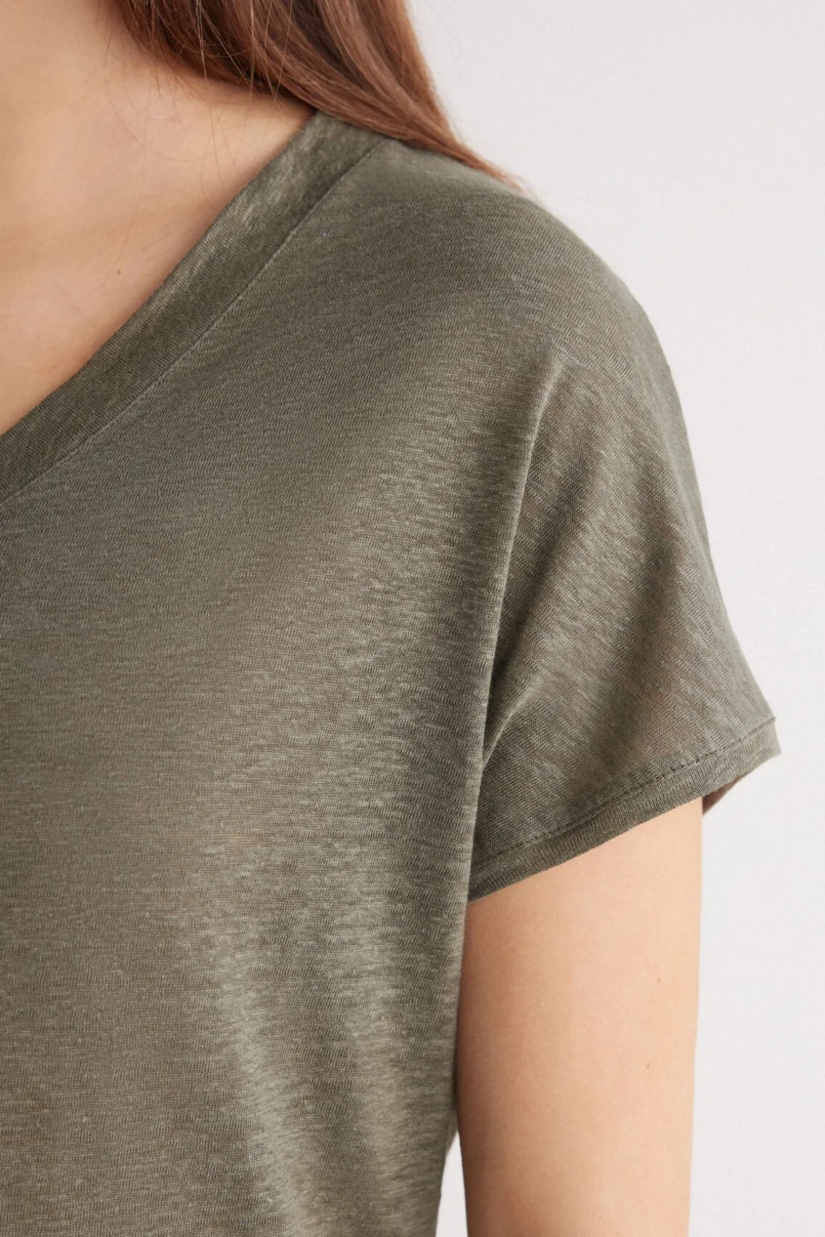 Camiseta de Manga Corta con Escote de Pico de Lino