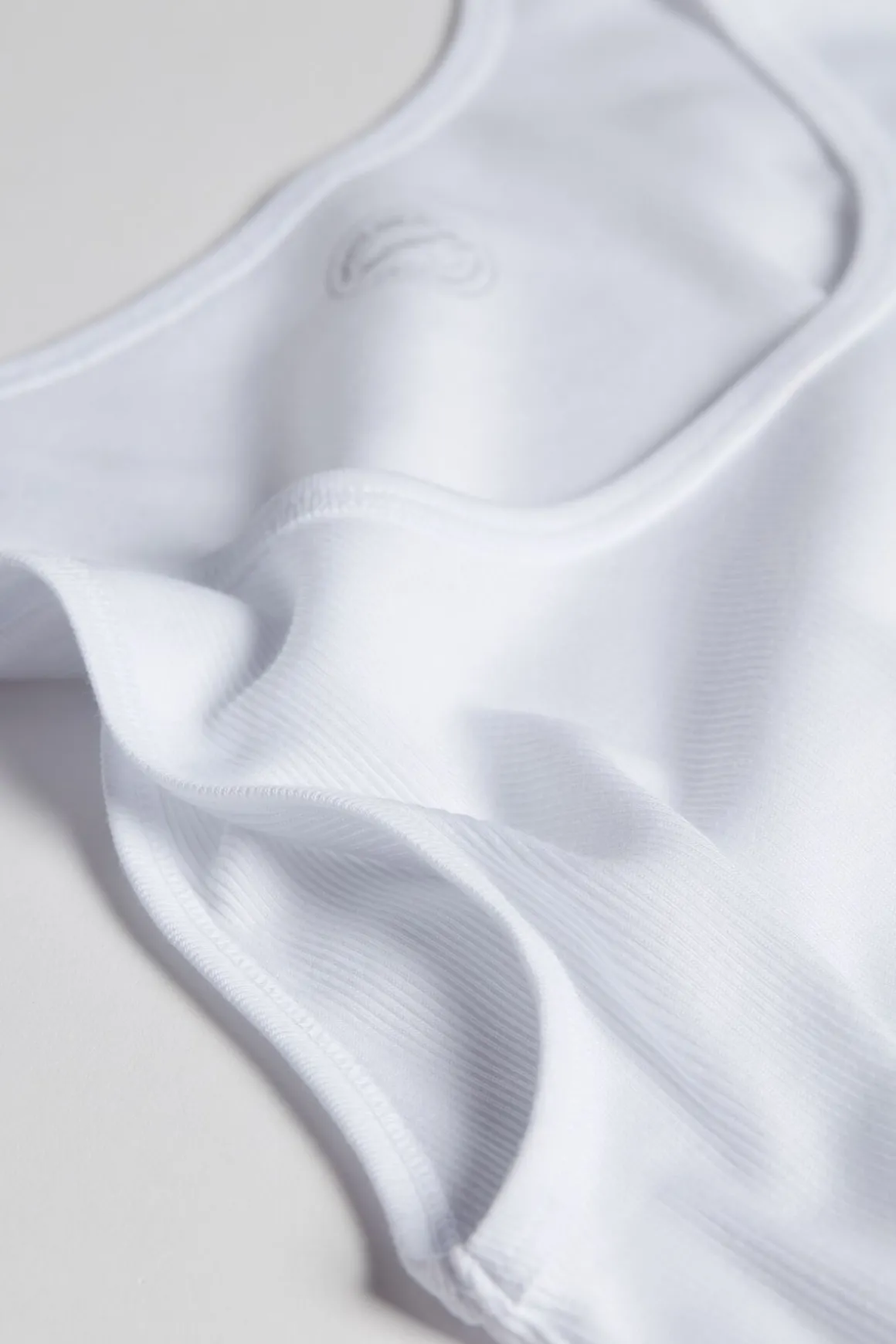 Camiseta sin mangas de hombre en algodón superior con canalé