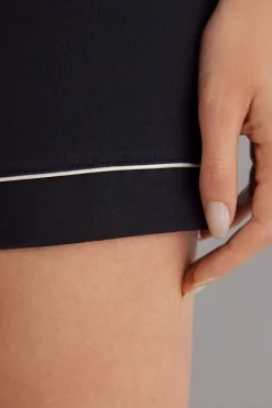 Pantalón Corto de Modal con Bordes en Contraste