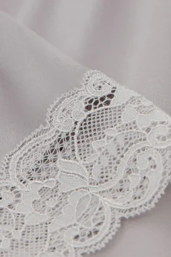 Pantalón Corto de Seda con Encaje