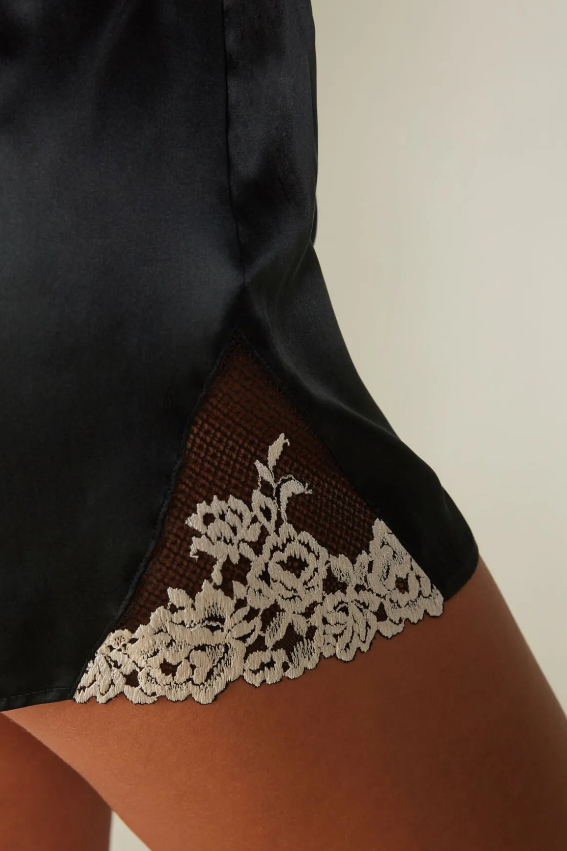Pantalón Corto de Seda Pretty Flowers
