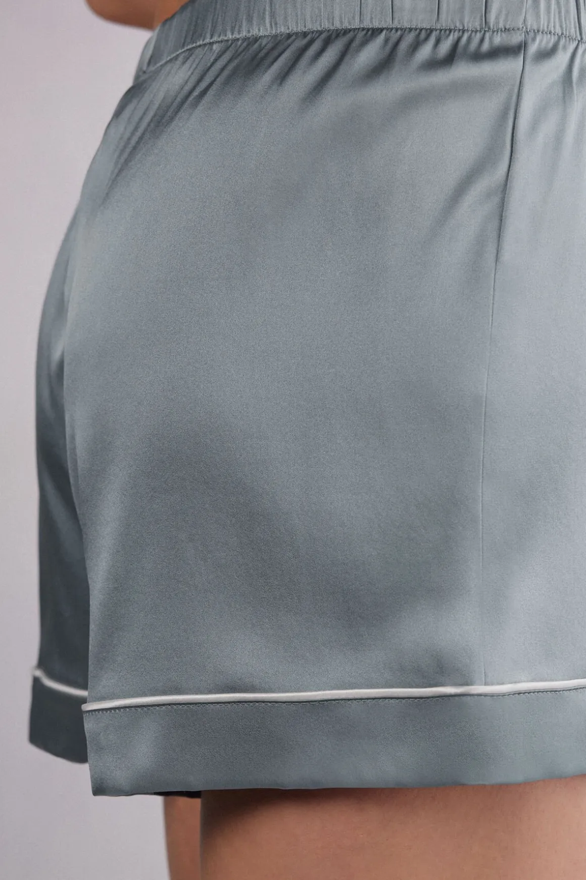 Shorts de Seda con Ribete