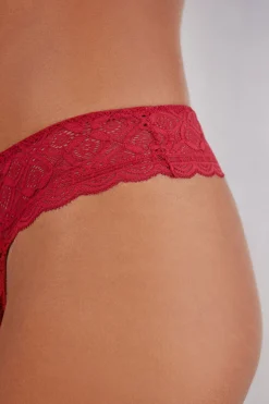 Tanga brasileña de encaje transparente