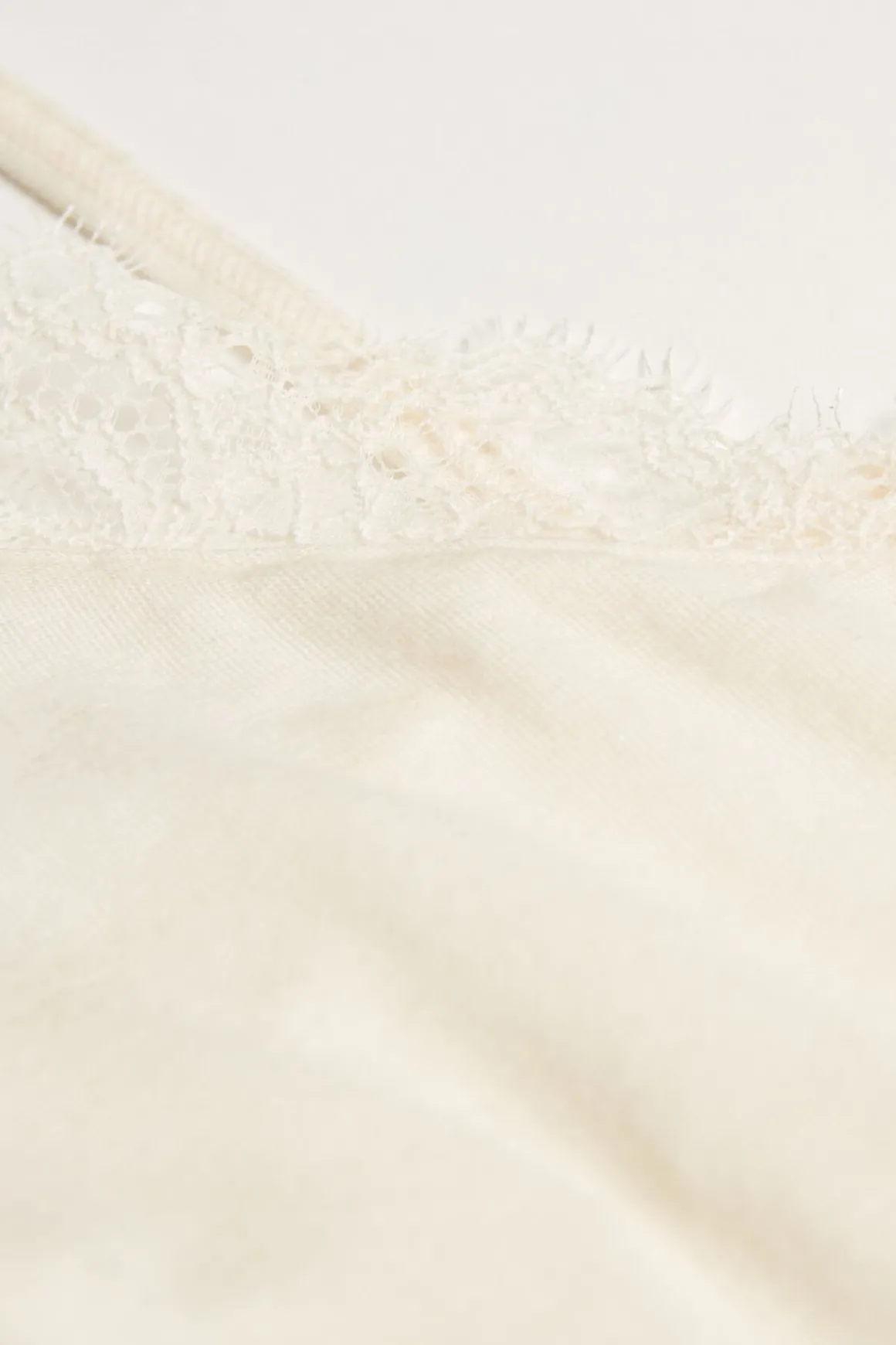 Top de Modal Ultraligero con Cashmere y Encaje